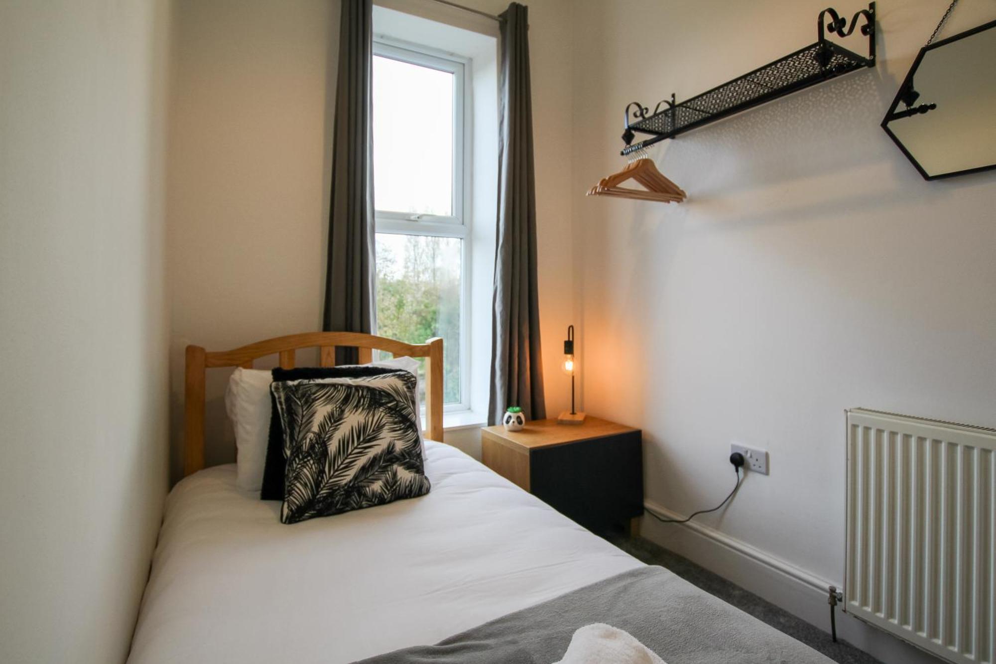 Fairways View - Spacious Apartment - Sleeps 6 - Lovely Views - By Rework Accommodation 호이레이크 외부 사진