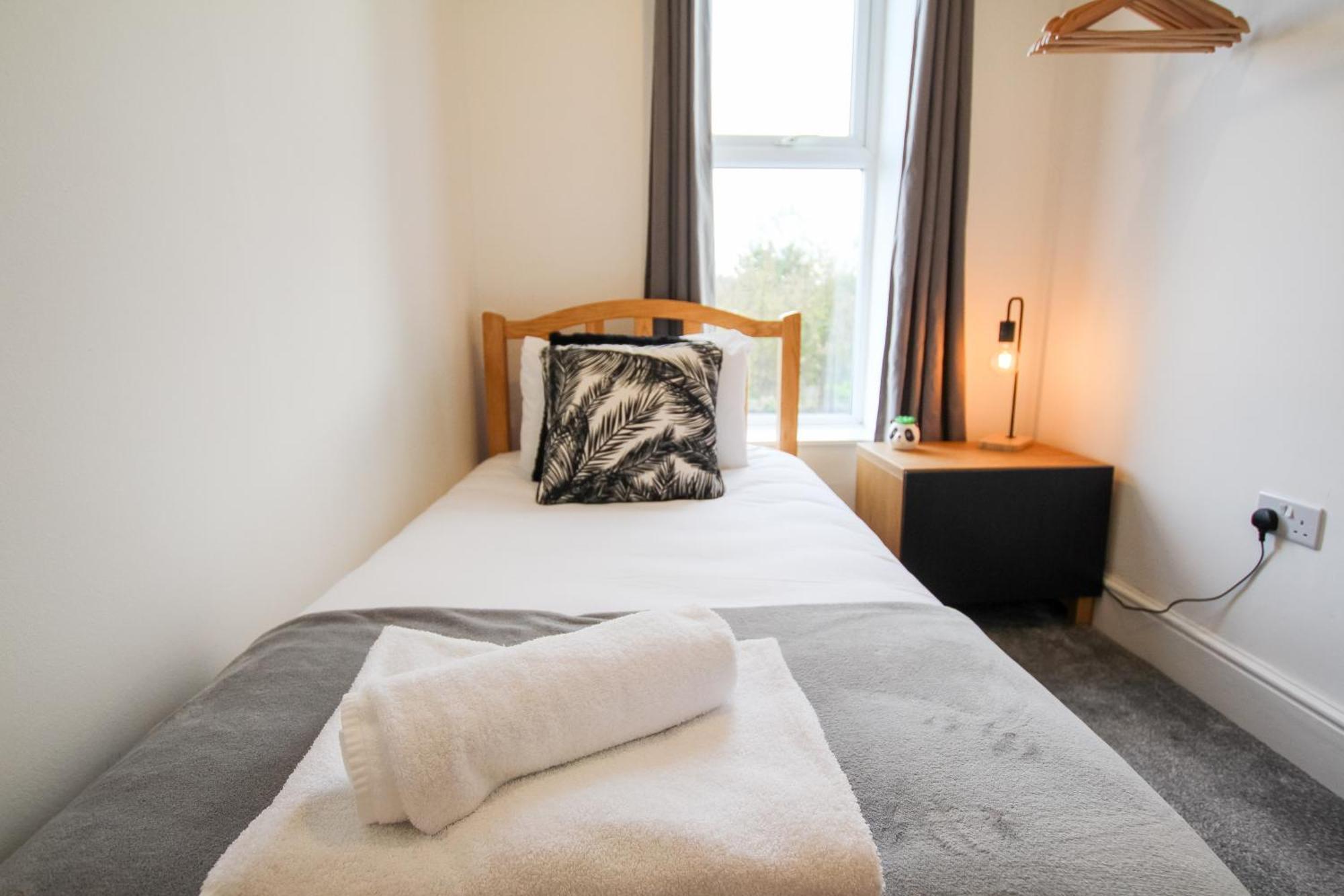 Fairways View - Spacious Apartment - Sleeps 6 - Lovely Views - By Rework Accommodation 호이레이크 외부 사진