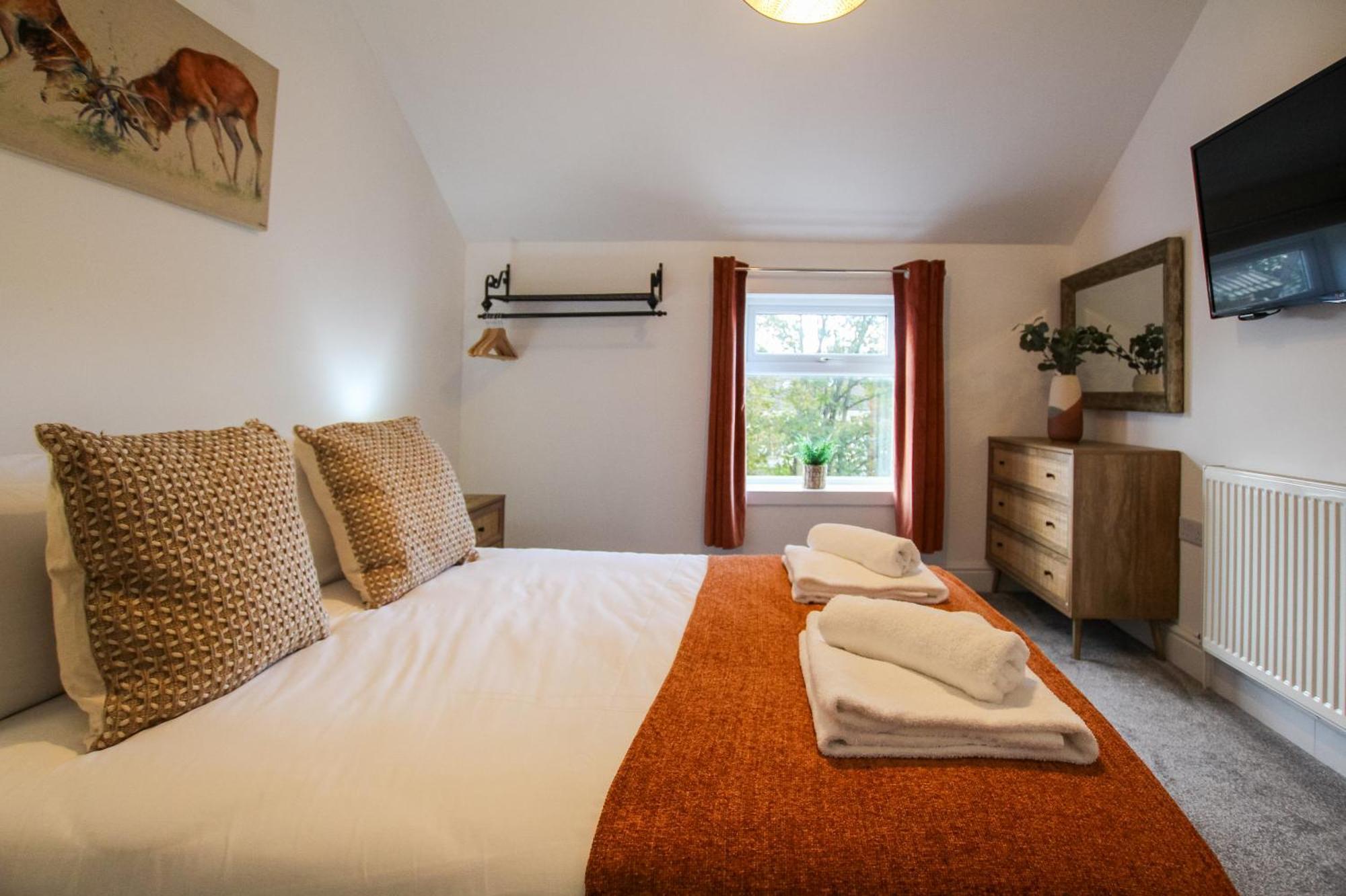 Fairways View - Spacious Apartment - Sleeps 6 - Lovely Views - By Rework Accommodation 호이레이크 외부 사진