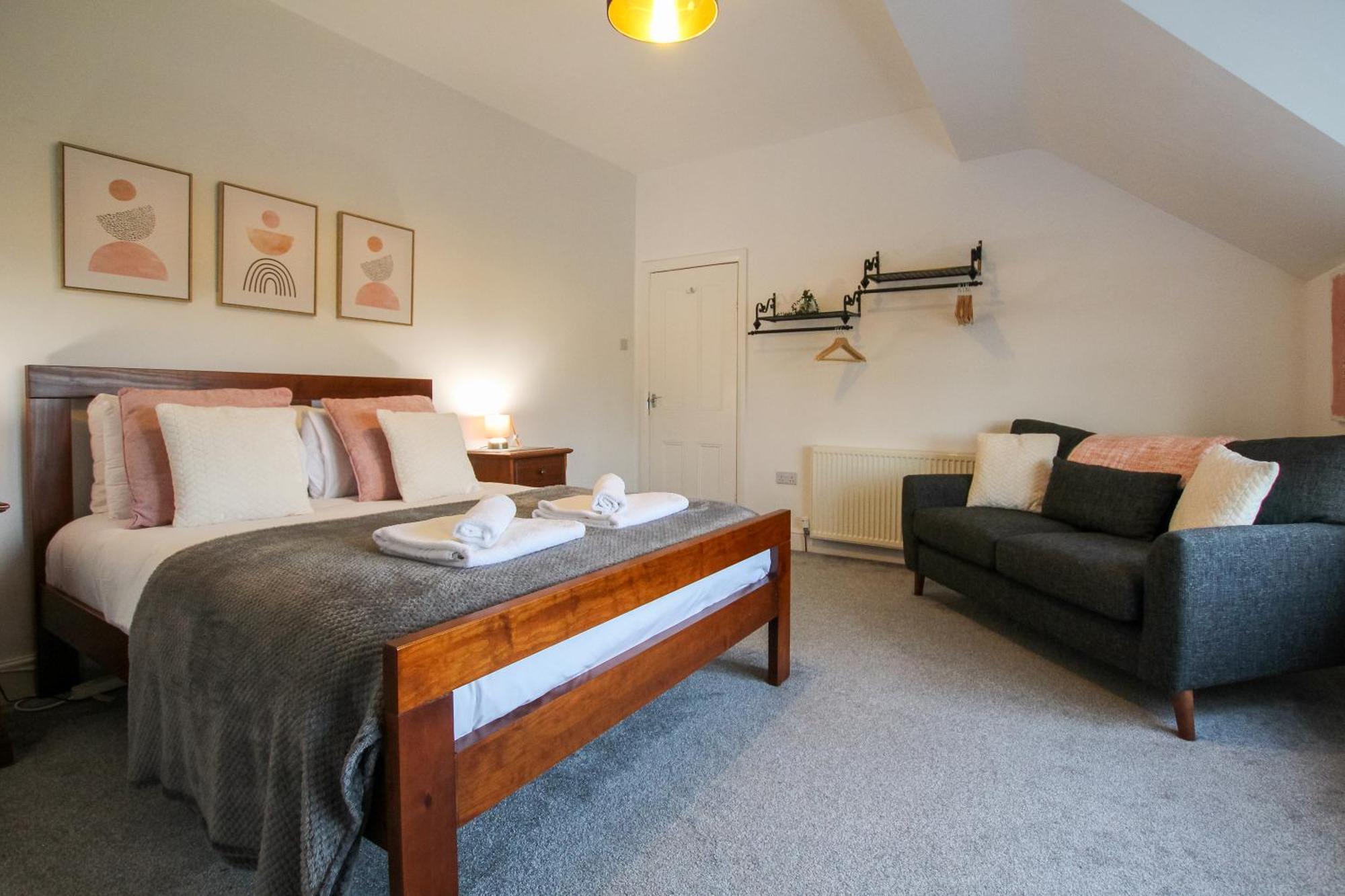 Fairways View - Spacious Apartment - Sleeps 6 - Lovely Views - By Rework Accommodation 호이레이크 외부 사진