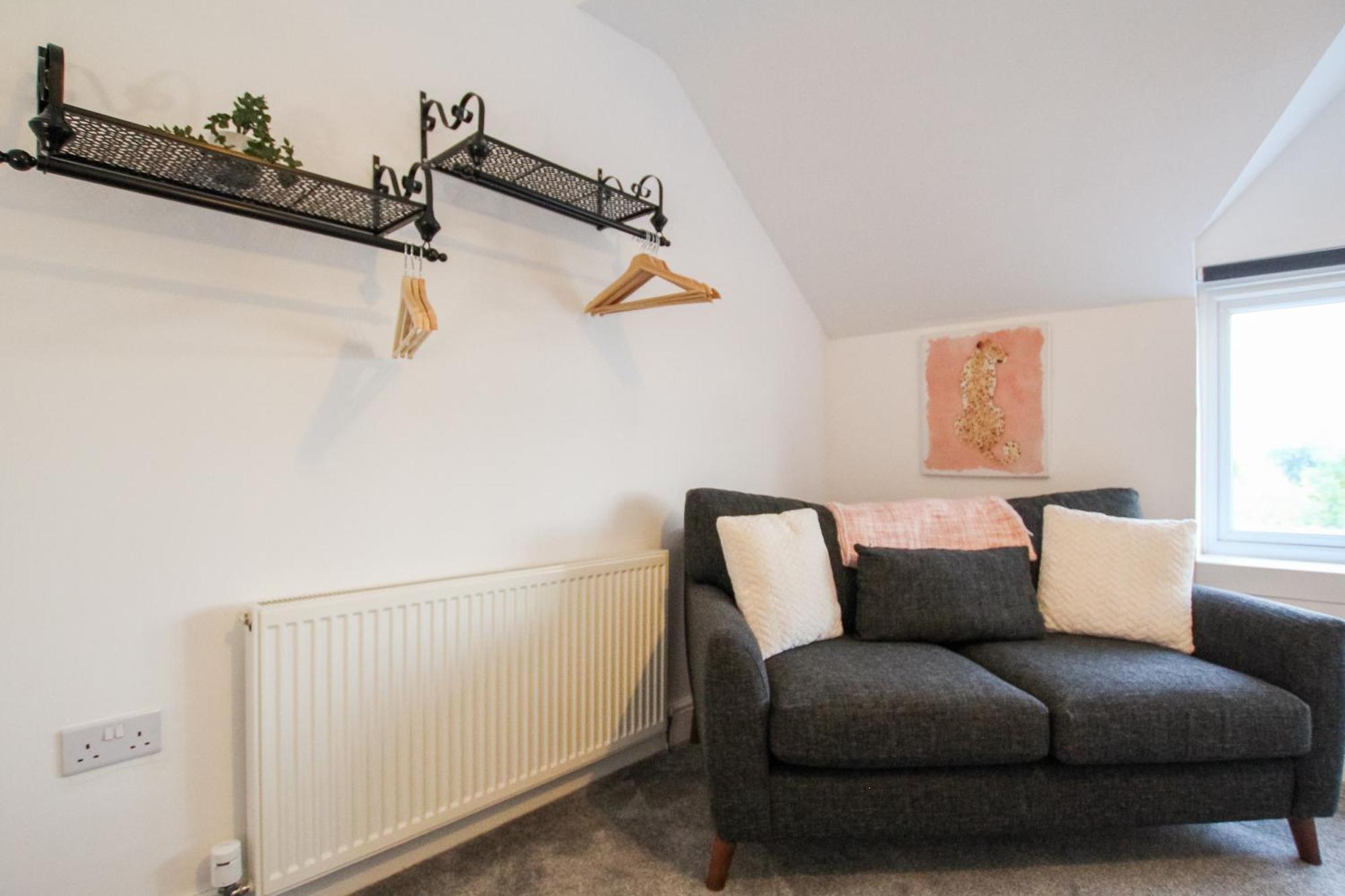 Fairways View - Spacious Apartment - Sleeps 6 - Lovely Views - By Rework Accommodation 호이레이크 외부 사진