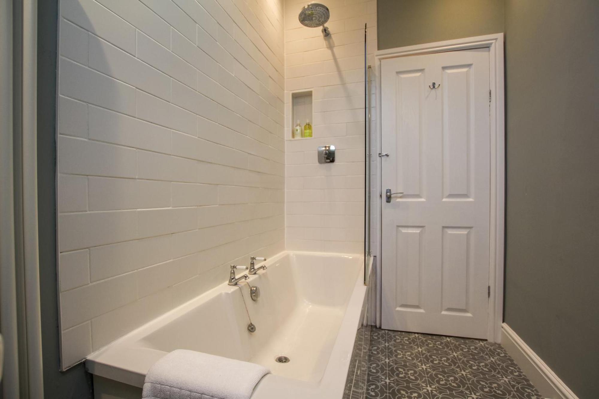 Fairways View - Spacious Apartment - Sleeps 6 - Lovely Views - By Rework Accommodation 호이레이크 외부 사진