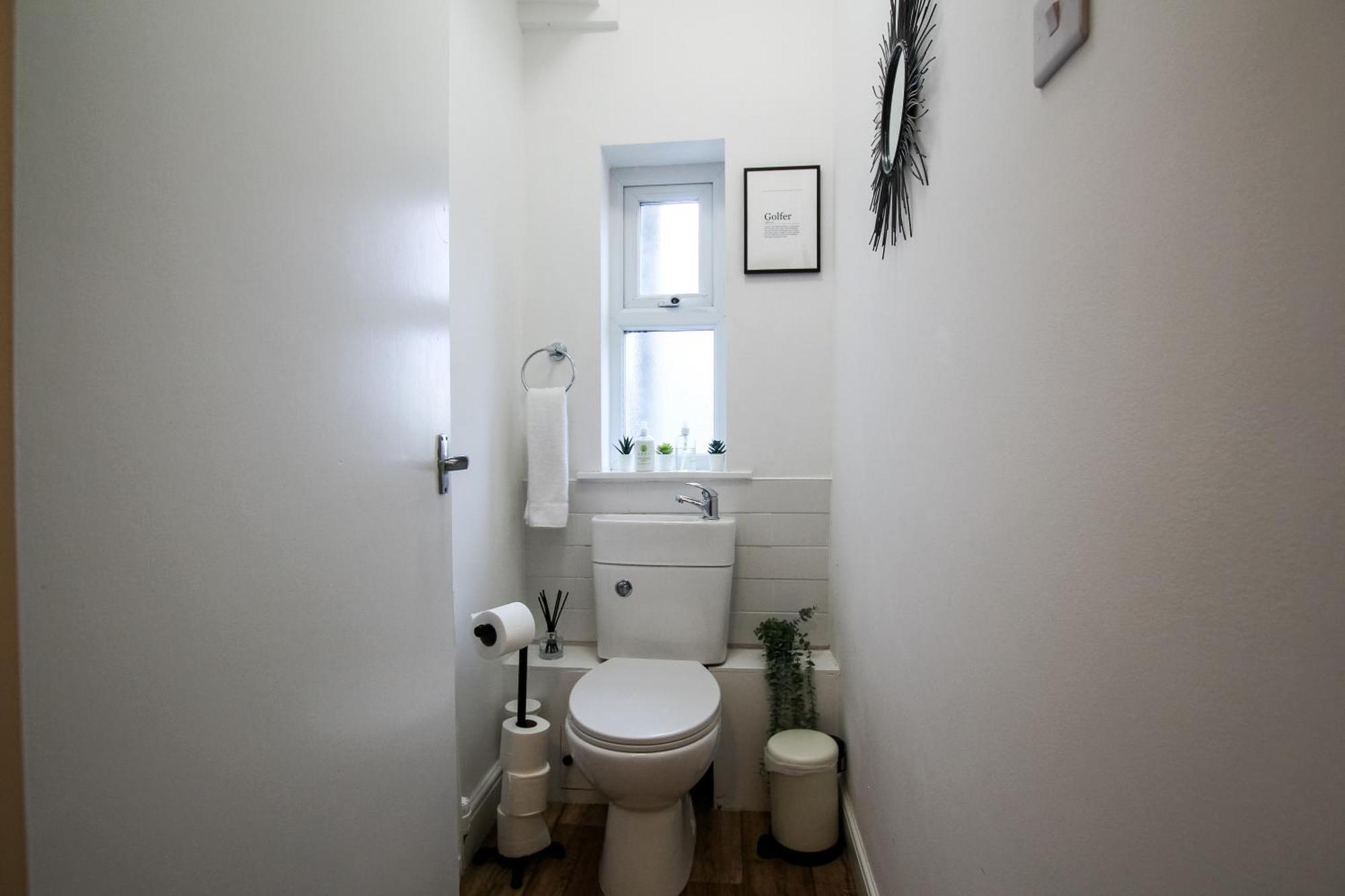 Fairways View - Spacious Apartment - Sleeps 6 - Lovely Views - By Rework Accommodation 호이레이크 외부 사진