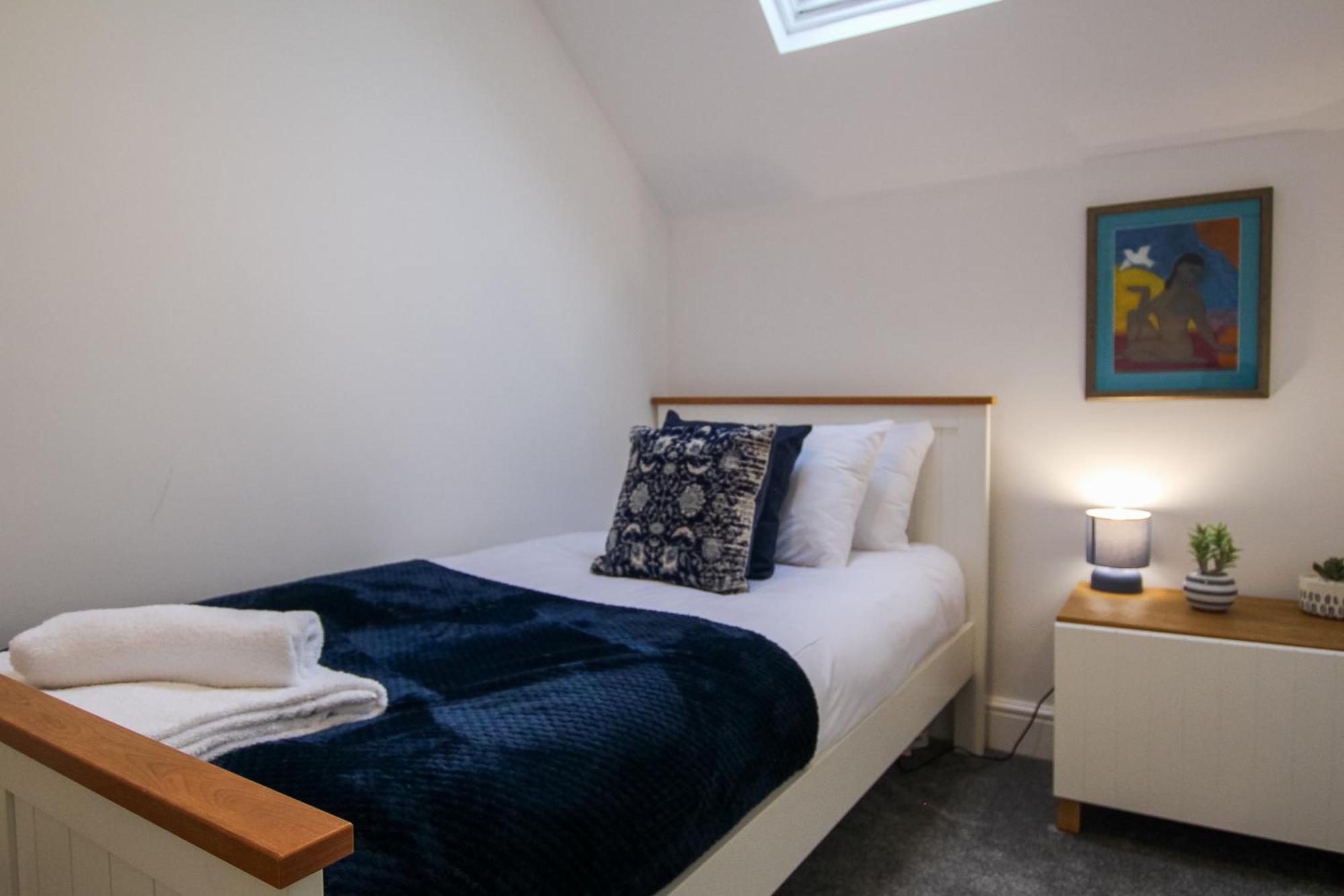 Fairways View - Spacious Apartment - Sleeps 6 - Lovely Views - By Rework Accommodation 호이레이크 외부 사진