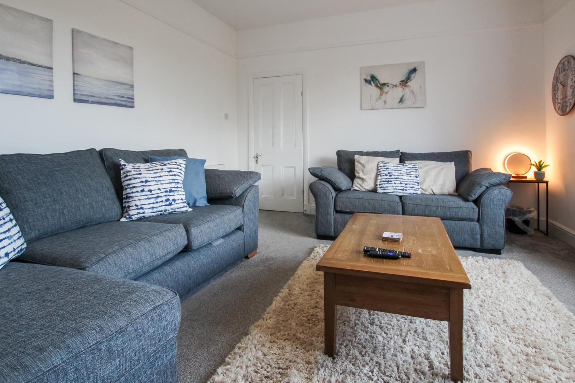 Fairways View - Spacious Apartment - Sleeps 6 - Lovely Views - By Rework Accommodation 호이레이크 외부 사진
