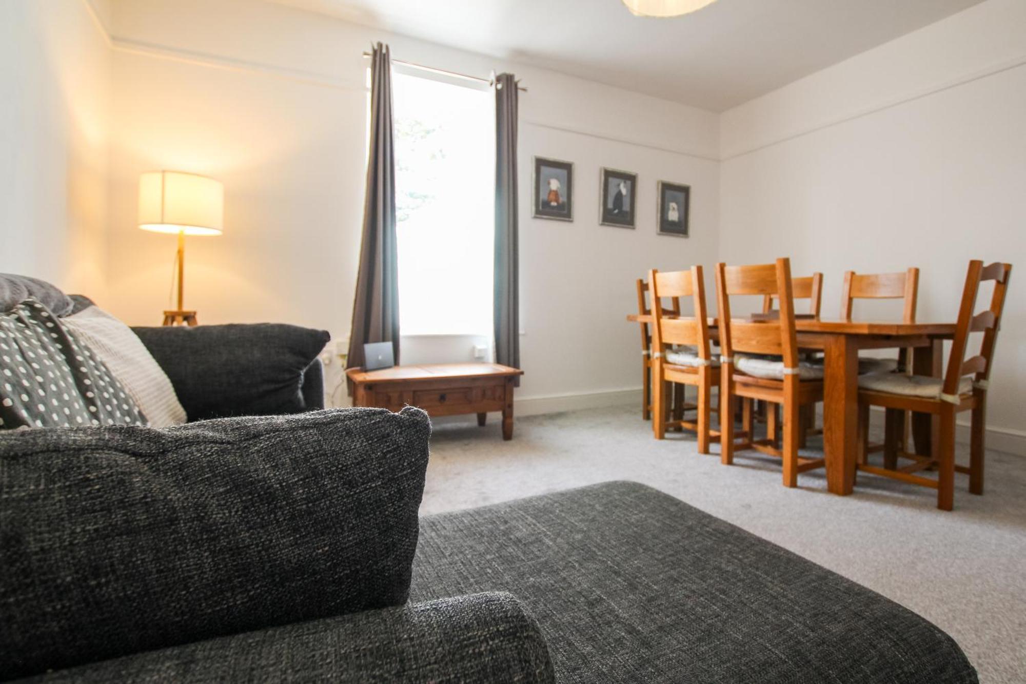Fairways View - Spacious Apartment - Sleeps 6 - Lovely Views - By Rework Accommodation 호이레이크 외부 사진